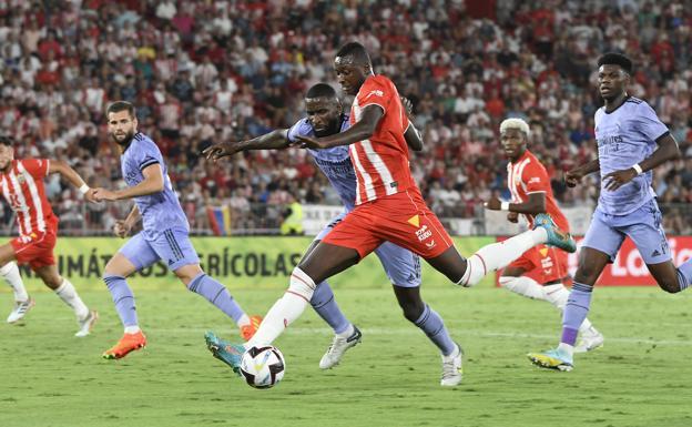 Última hora del mercado de fichajes: Sadiq Umar despega de Almería