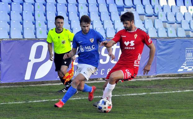 Dani Perejón tardará al menos dos meses más en reaparecer con el Linares por una recaída de su vieja lesión