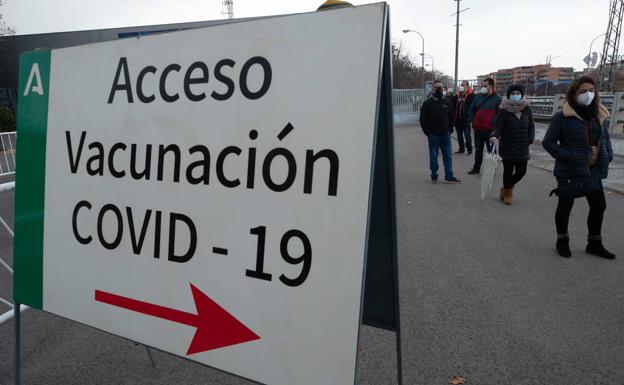 Salud comenzará a administrar cuartas dosis en residencias de mayores en octubre