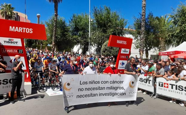Martos se luce y 'saca pecho' en la salida de la Vuelta a España