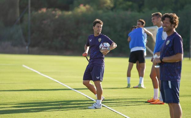 Rubi: «Hemos fichado jugadores que han mejorado la plantilla, segurísimo, en muchas posiciones»