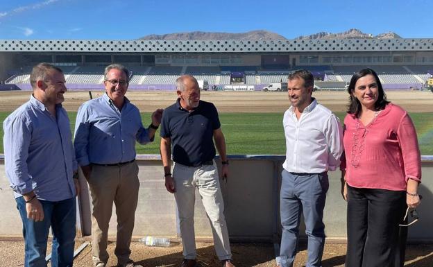 La instalación del césped en La Victoria marcha «a buen ritmo»