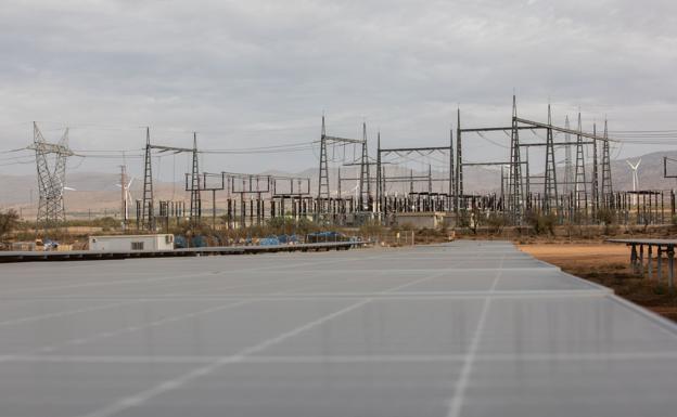 La industria andaluza reduce el consumo de electricidad un 42% en lo que va de año