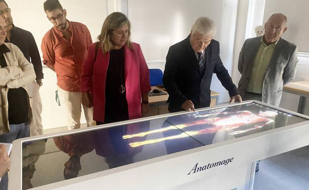 Anatomage, la joya del Grado de Medicina
