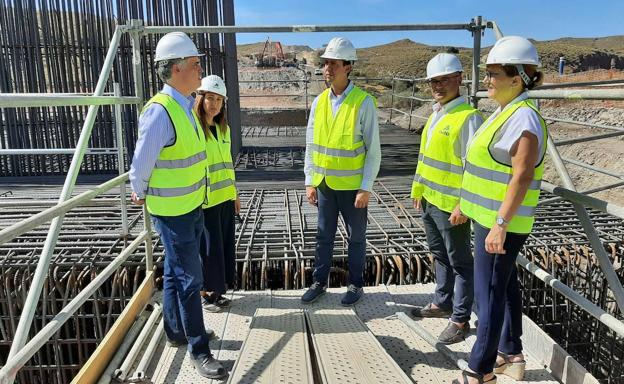 Martín insiste en que las obras del AVE van «como un tiro» pese al retraso de tres años