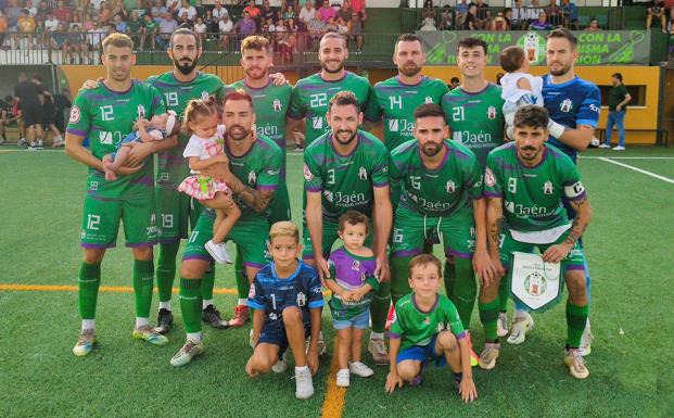 El Atlético Mancha Real saca un punto en casa con el Vélez