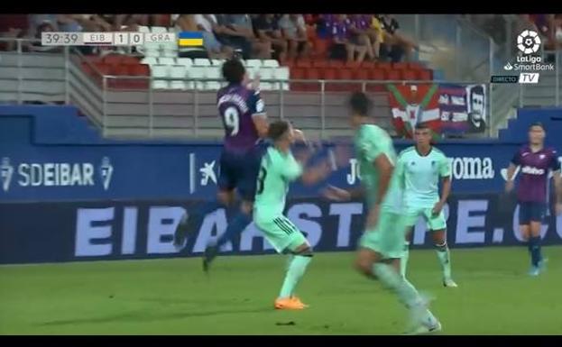 El árbitro perdonó la expulsión a Blanco Leschuk dos veces