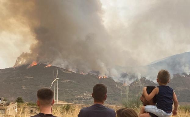 La Junta activa el Nivel 1 del plan Infoca y confina los pueblos de Ízbor y Acebuches