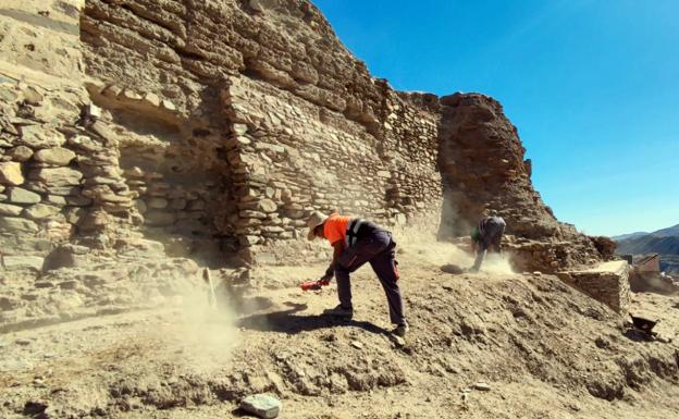 Tabernas rebusca en las raíces de su historia andalusí bajo su castillo
