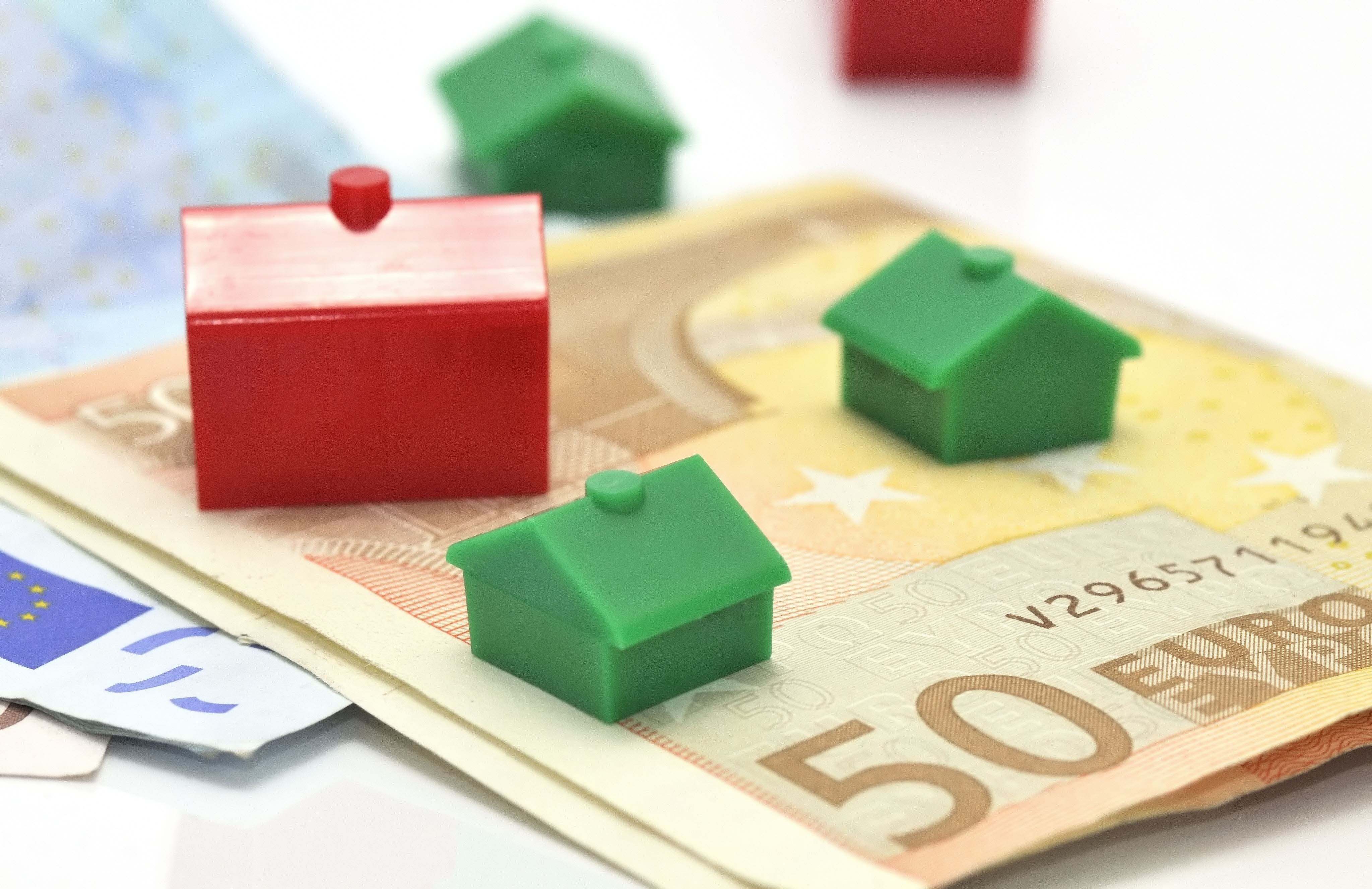 Aviso de Caixabank a sus clientes antes de contratar una hipoteca por una vivienda