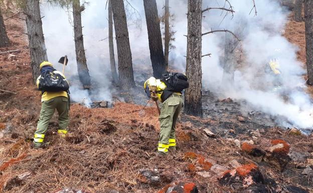 Continúa el trabajo para la extinción definitiva del incendio de Coto Ríos