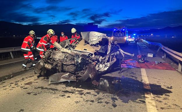 Muere el conductor de un vehículo tras un choque frontal contra un autobús en Motril
