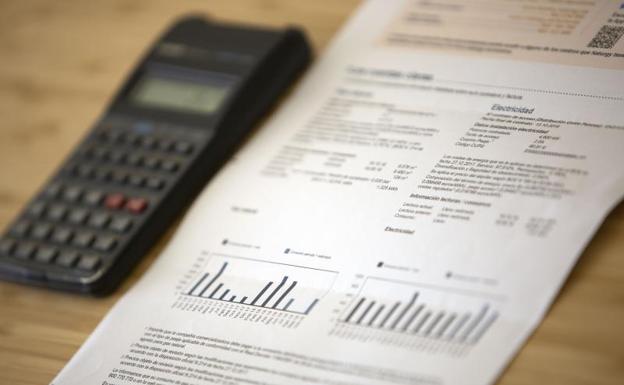 El truco de la OCU para no pagar de más en la factura de la luz al cambiar de tarifa