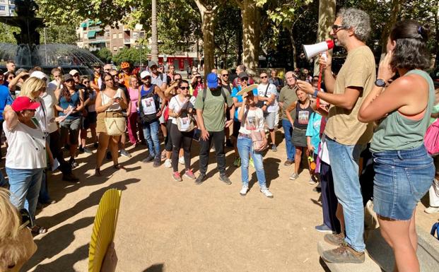 Decenas de voluntarios peinan Granada en busca de Lorenzo Román