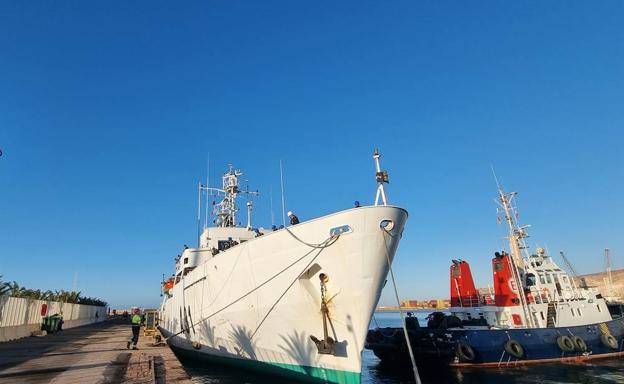 El buque 'Malaspina' revisa la cartografía náutica de Almería