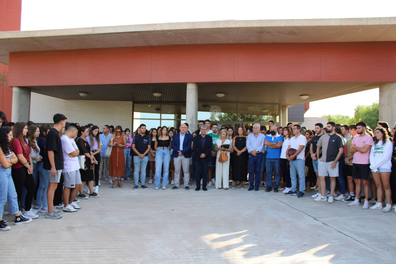 Homenaje de la Universidad de Almería a Juan, el joven fallecido tras ser agredido en la Feria de Íllora