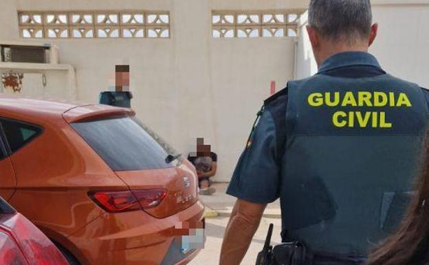 Cazan tras una persecución al hombre que se llevó un coche después de robar las llaves en una vivienda