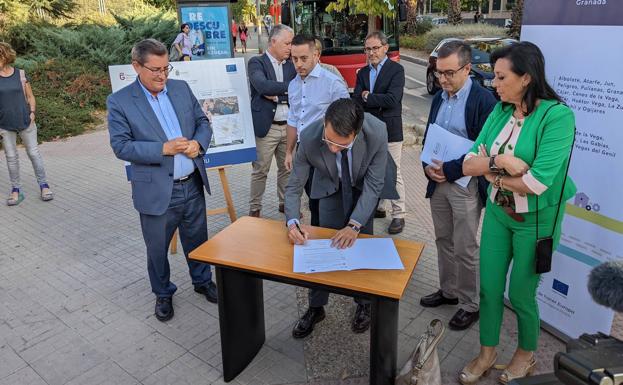 Ayuntamiento y Diputación firman el acta para la construcción de una rotonda en Chana