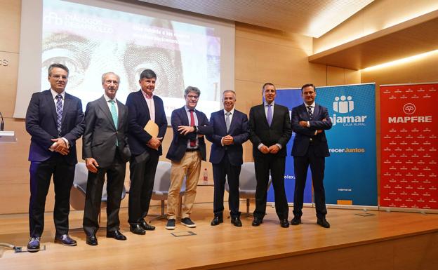 El exministro Nadal alerta en Granada de la conflictividad social que traerá la crisis energética