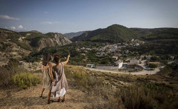 Empresarios del Valle de Lecrín exigen paralizar los aerogeneradores para mantener el turismo de calidad