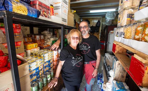 El alboloteño solidario que ayuda a más de 100 personas necesitadas de Granada