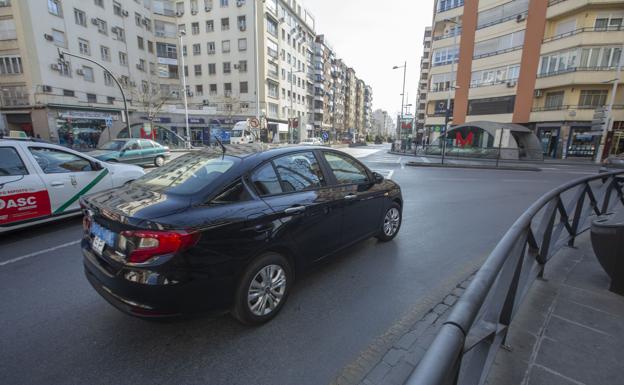 El taxi pide que se controle a las VTC en Carrera del Darro