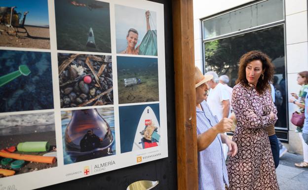 Imágenes al aire libre en el Paseo de Almería para concienciar sobre el cambio climático