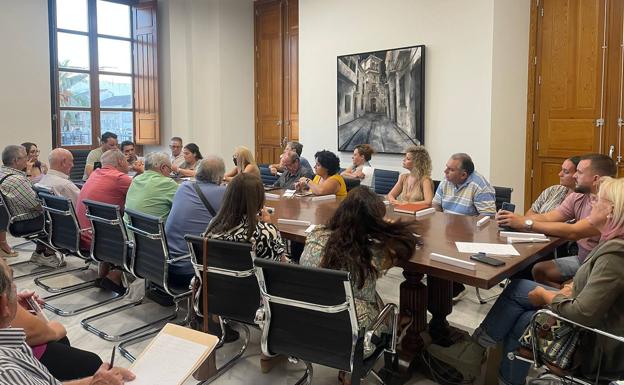 El Gobierno municipal traslada a los colectivos vecinales los detalles del plan de remanentes