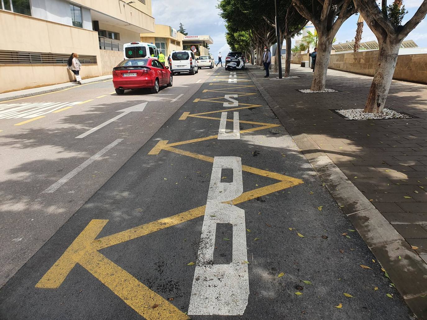 El bus gratuito entre el centro comercial y el hospital de Torrecárdenas comienza a funcionar este lunes