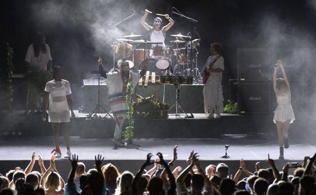 Los Crystal Fighters ponen a bailar al teatro del Generalife