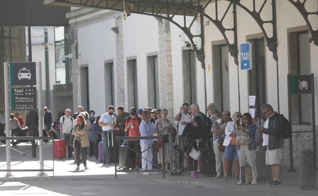 El acuerdo para la regulación de los VTC sigue lejos a cuatro días del fin del plazo para legislar