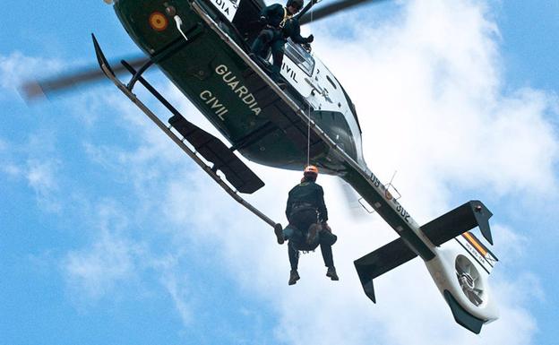 Rescatado en helicóptero un senderista con un pie roto durante una ruta en Níjar