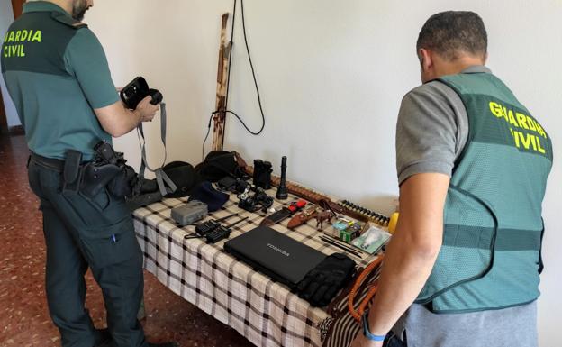 Dos detenidos por entrar a robar en una casa de campo de Segura de la Sierra