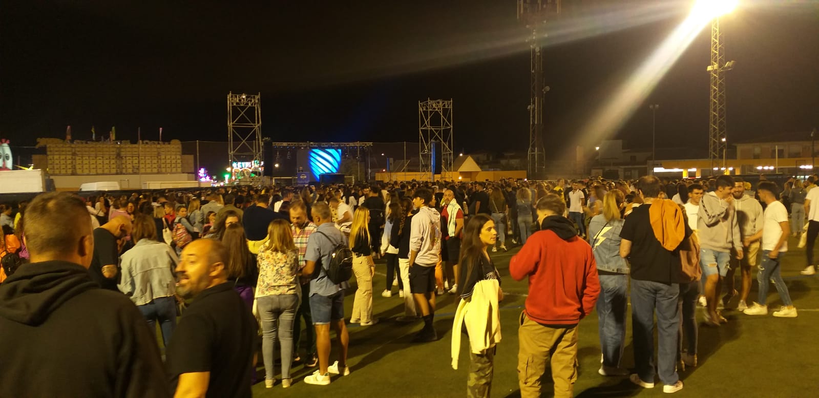 Expectación en Armilla ante el concierto de Omar Montes
