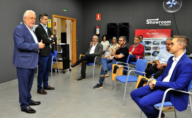 Respaldo institucional al sector «estratégico» del plástico en Linares