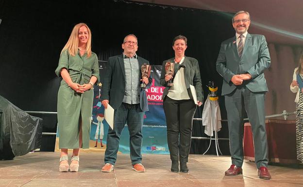 José M. Liébana, periodista de IDEAL, recoge el premio de la UJA a la Comunicación Científica