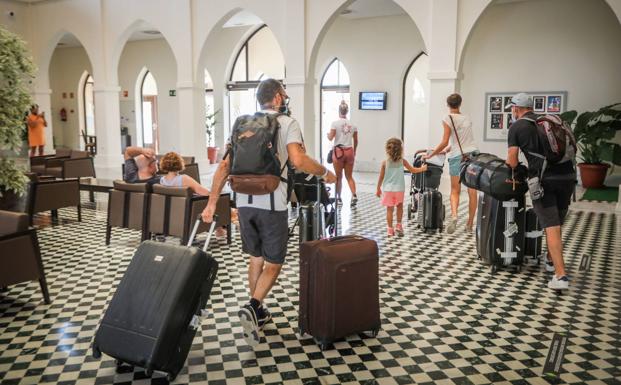 Los hoteles de la Costa encaran el otoño con la mitad de sus camas ocupadas