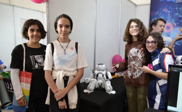 Casi 10.000 personas descubren la ciencia de la mano de la UJA