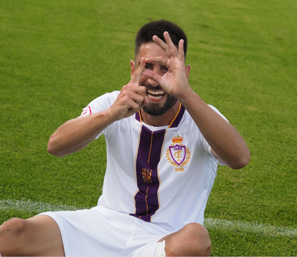 Festín blanco ante el Maracena (5-0)