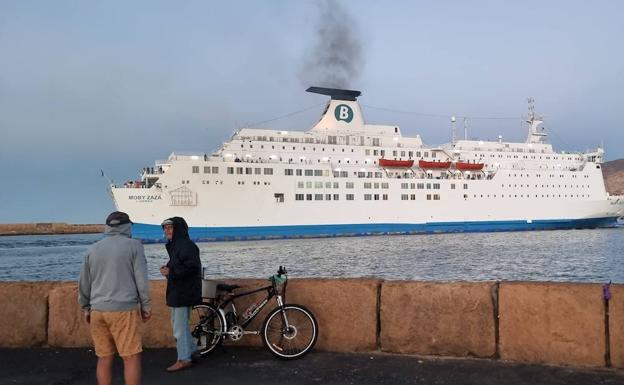 Baleària incorpora el ferri 'Moby Zazá' a la línea de transporte marítimo Almería-Nador
