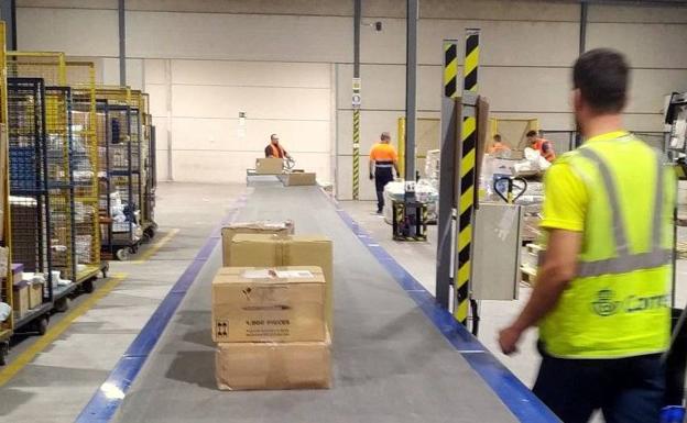 Correos centraliza en La Juaida su actividad logística en Almería
