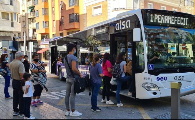 Más aparcamiento, líneas especiales de bus y facilidades para los taxis en San Lucas