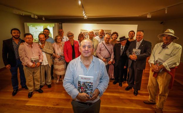 Juan Jesús Hernández presenta su libro 'De frente', que recoge más de medio centenar de historias humanas de Granada
