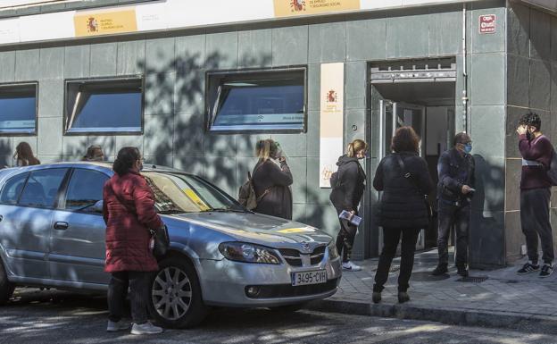 El final del verano deja 1.051 parados más en Granada