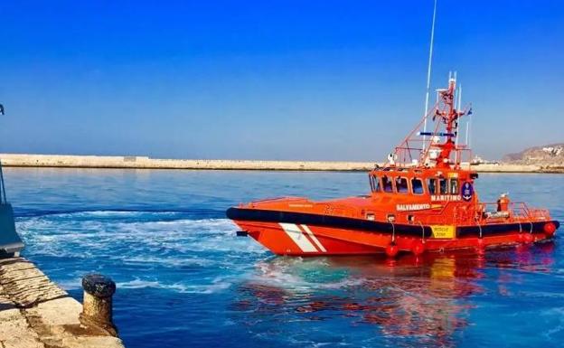 Una mujer que viajaba en patera da a luz a su hijo en Torrecárdenas