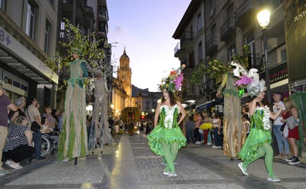 Un bosque de luz y color envuelve la capital para dar la bienvenida a San Lucas 2022