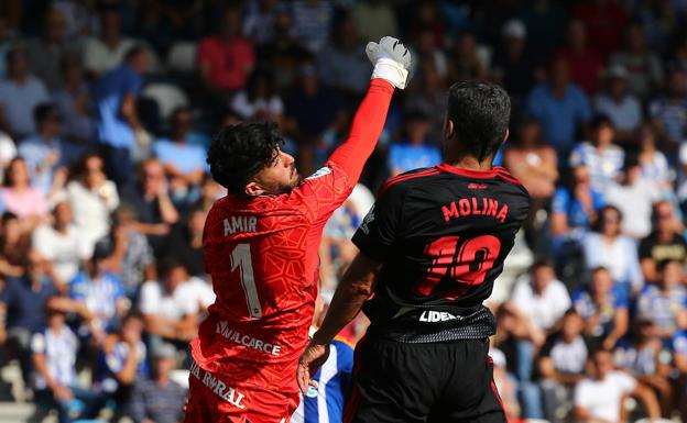 Defensa firme, centro del campo dinámico pero un problema de gol