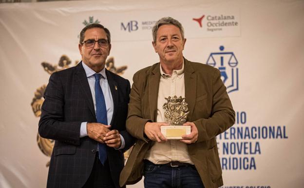 Alonso Guerrero gana el I Premio de Novela Jurídica del Colegio de Abogados