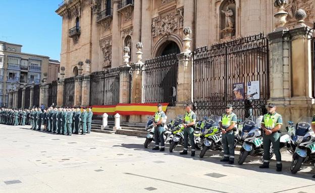 Jaén ensalza el «servicio y sacrificio» de la Guardia Civil en su día grande