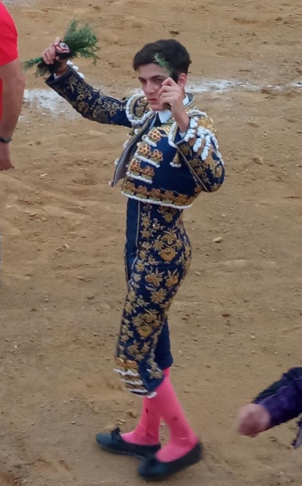 Dos orejas para Colombo en el cierre de la feria de La Peza